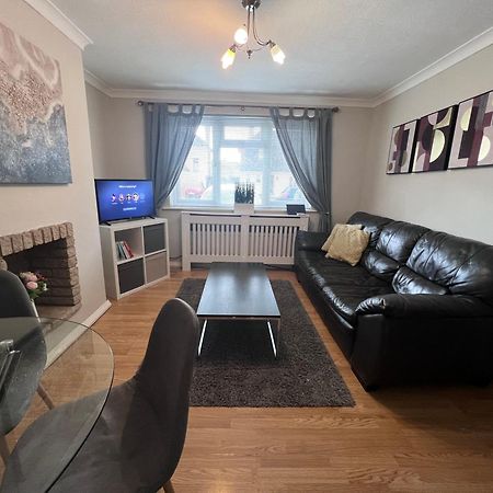 Croydon Apartment With Parking Лондон Экстерьер фото