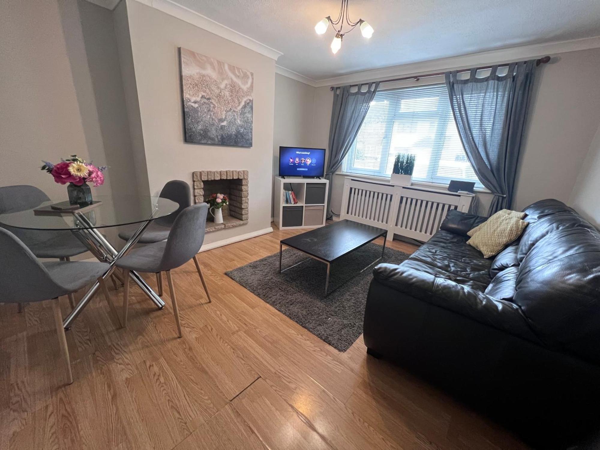Croydon Apartment With Parking Лондон Экстерьер фото
